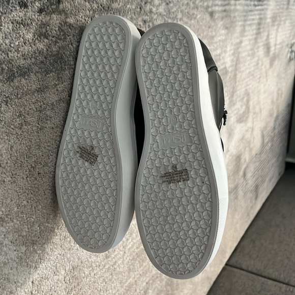 🚨🚨SOLD ON LIVE SHOW🚨🚨 BLACK HIGH WEDGE SNEAKERS - Picture 4 of 5